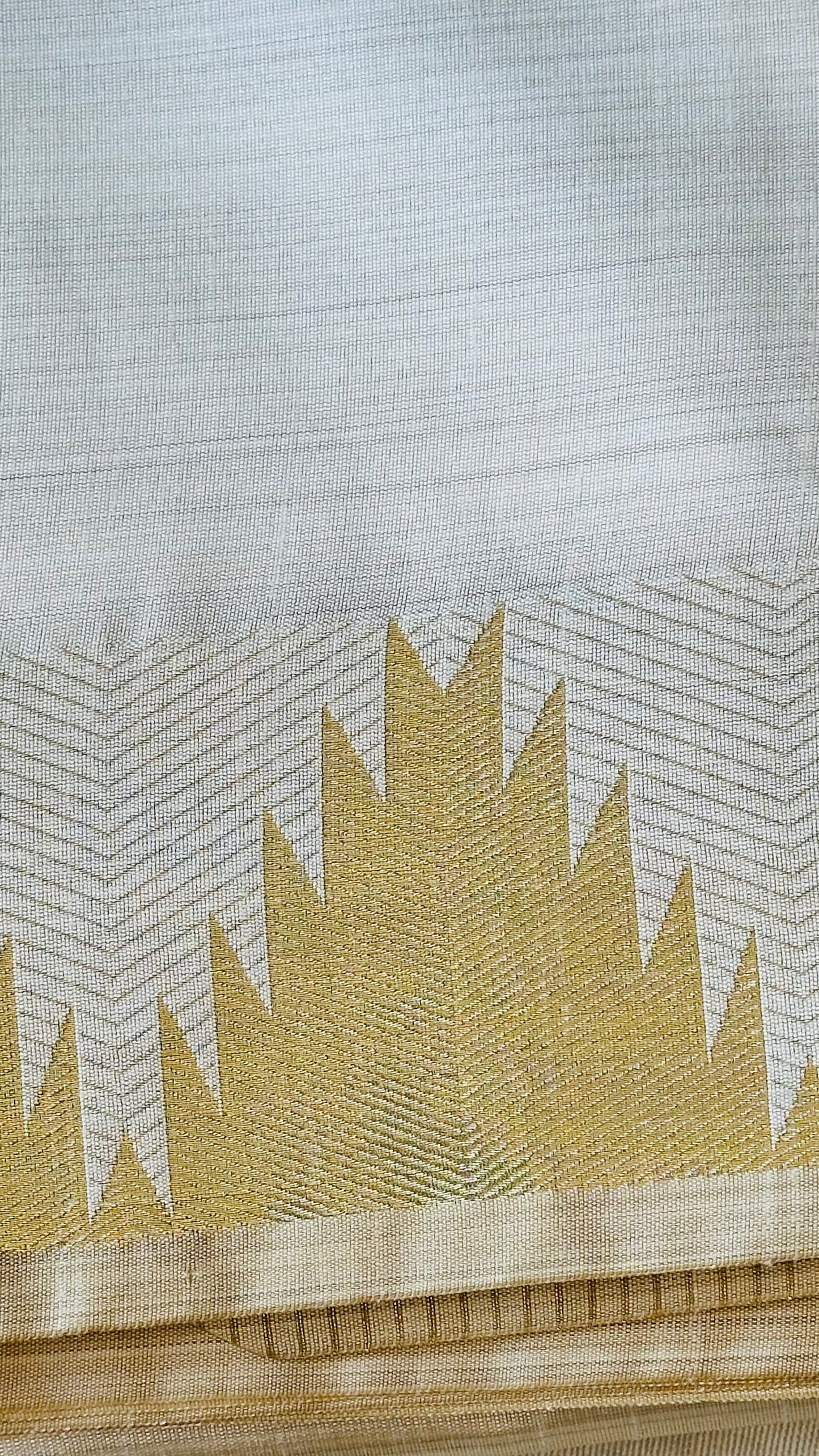 Kerala Kasavu Saree – Traditional Ivory & Gold Saree for Onam | The Zaree Collective